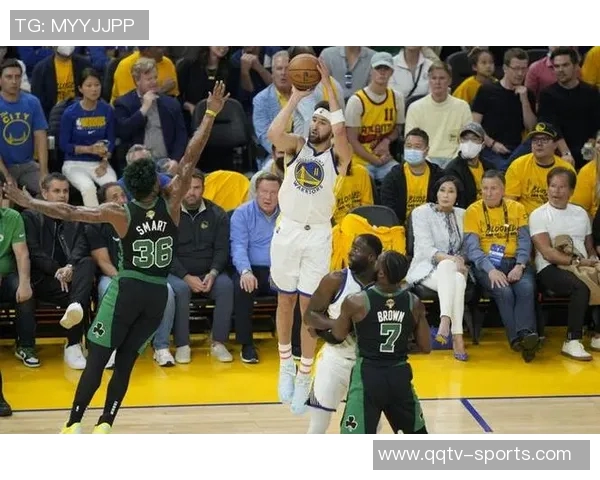 克莱迎来职业生涯第900场常规赛勇士生涯出战793场成就辉煌